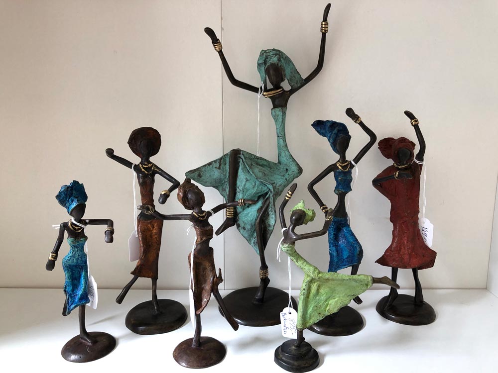 fairtrade skulpturer av kvinnor som dansar